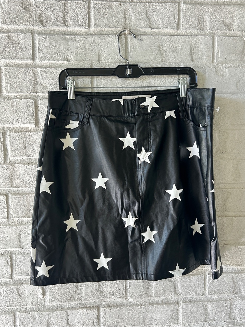 Pleather skirt nwot stars